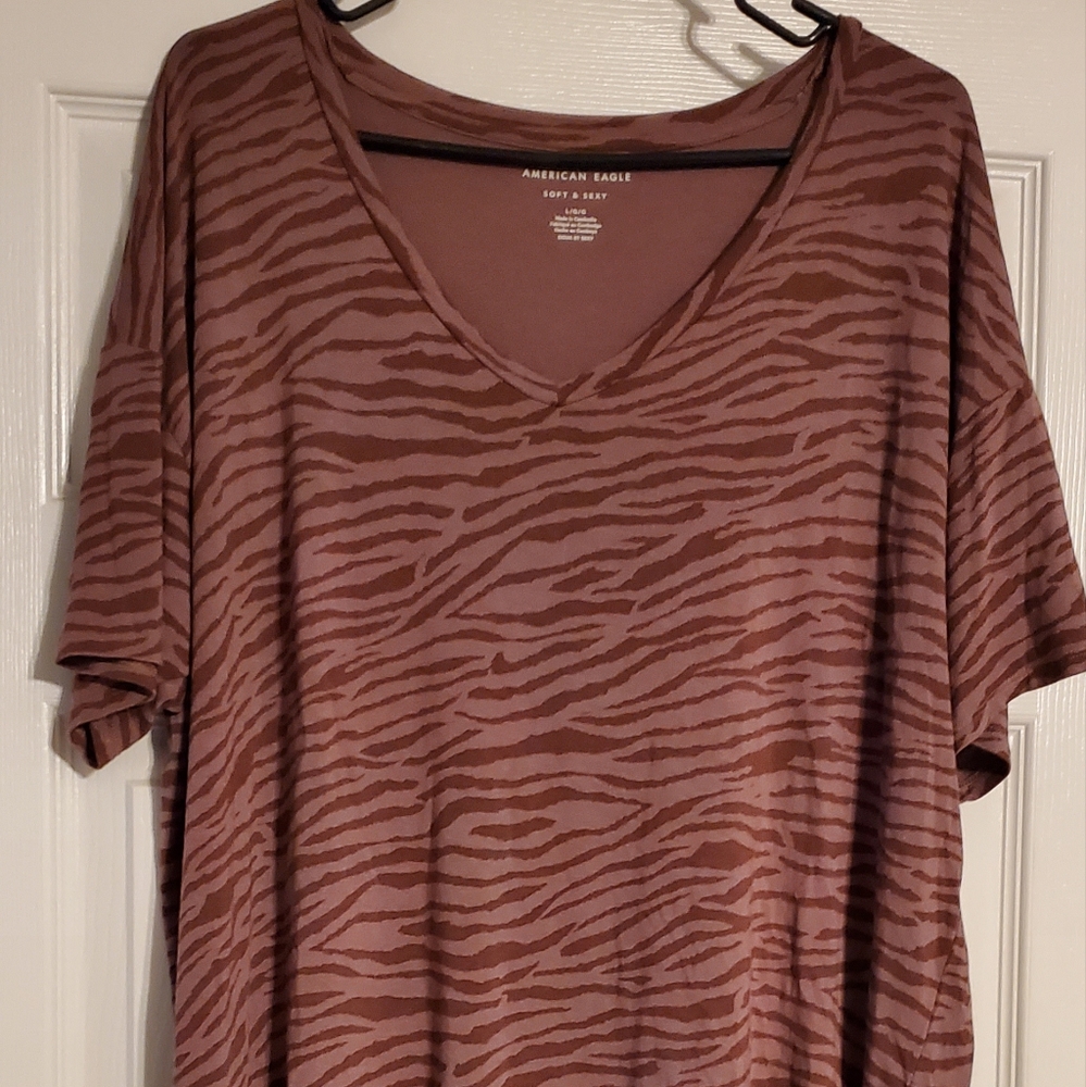 American Eagle Maroon short sleeve size large